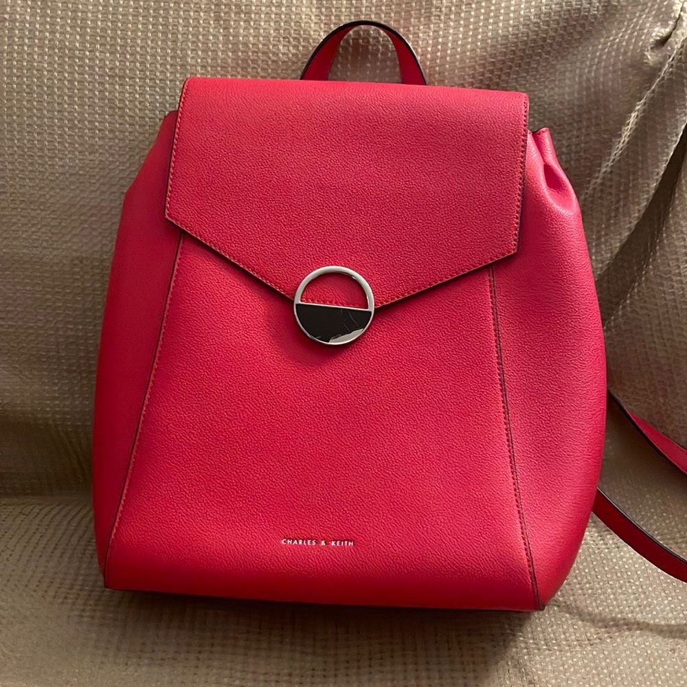 Charles&Keith backbag red